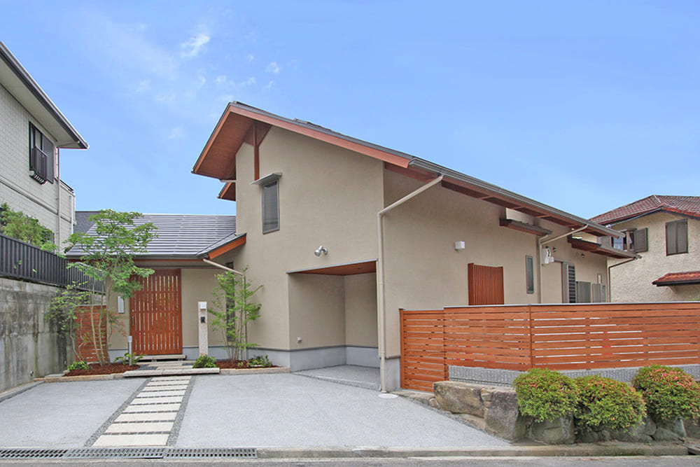 敷地に対して斜めに構えたこだわりのお家