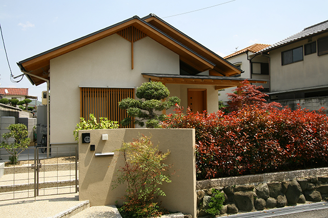 切妻屋根が美しい平屋根の木の家大阪の注文住宅 木の家の一戸建てなら工務店 コアー建築工房