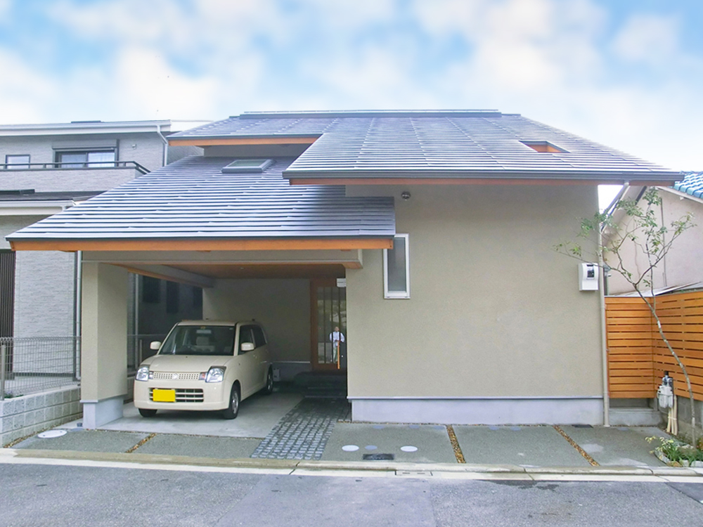 木と音楽に抱かれる大屋根の住まい