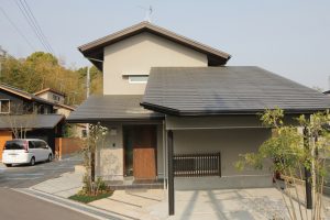 機能と外観のアクセントが両立した家