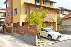 家族7人が暮らす、造作にこだわった3階建てのお家