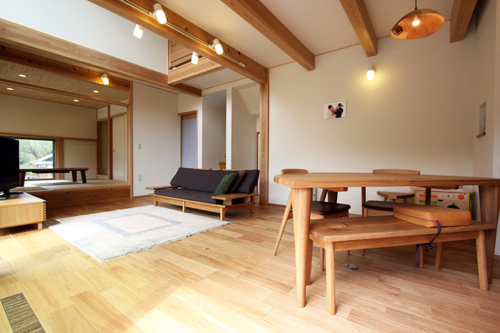 ＯＭソーラーだからできる、家を一部屋として考える住まい。夏は涼しく、冬が暖かい暮らしの提案がつまったお家になりました。