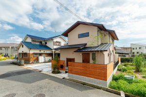 ダイニングを中心に回遊できる土師の家