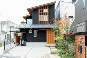 南北に長い敷地を活かした中庭のある家