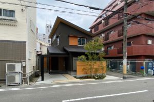 静かな都心に建つおこもりの家