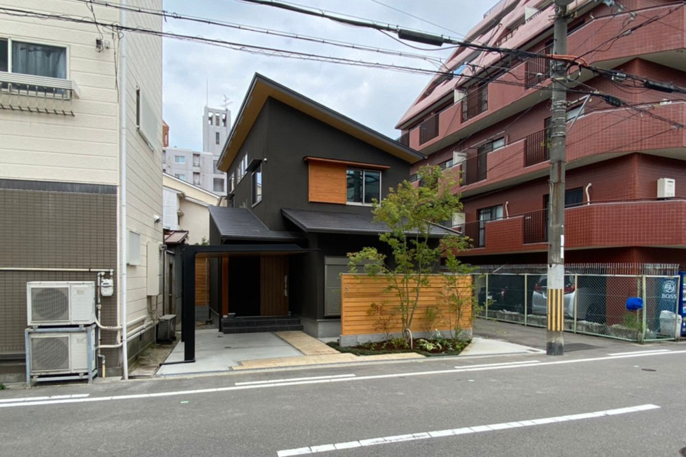 静かな都心に建つおこもりの家