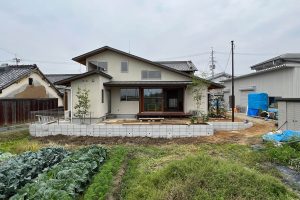 田園風景を望む家