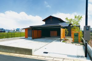 子どもが走り回る大きなお庭と家庭菜園のあるお家