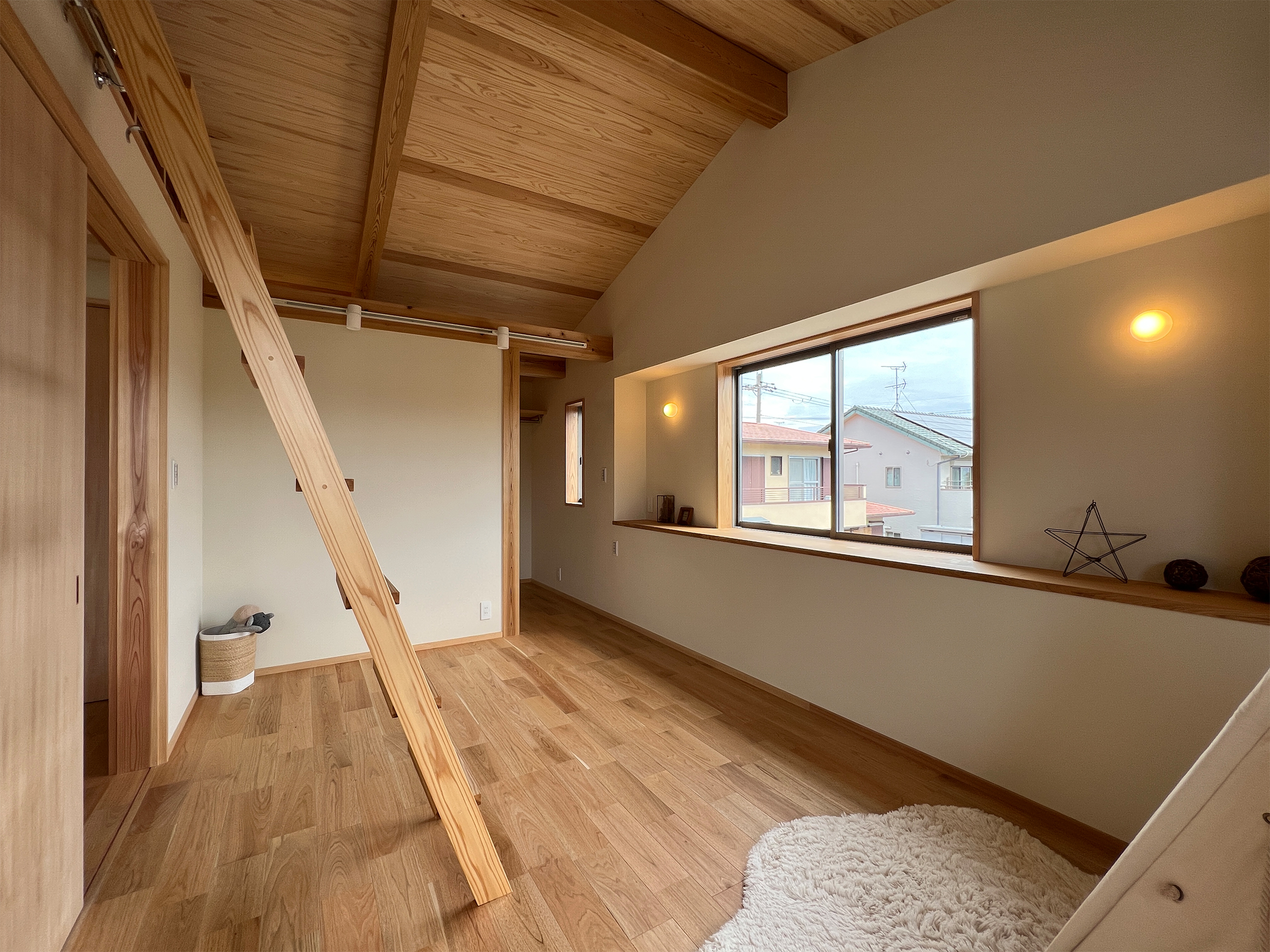 お子様のお部屋は個々に分けず、広く確保。独立されても帰省した際にご家族で泊まることができます。