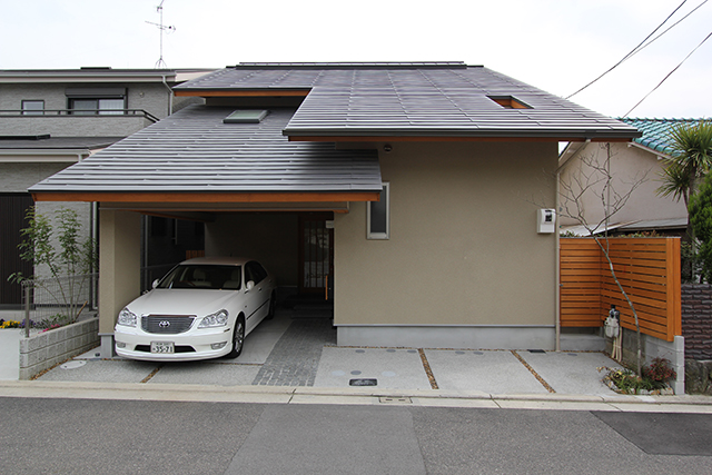 木と音楽に抱かれる大屋根の住まい