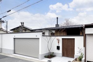 桜を望む平屋の家
