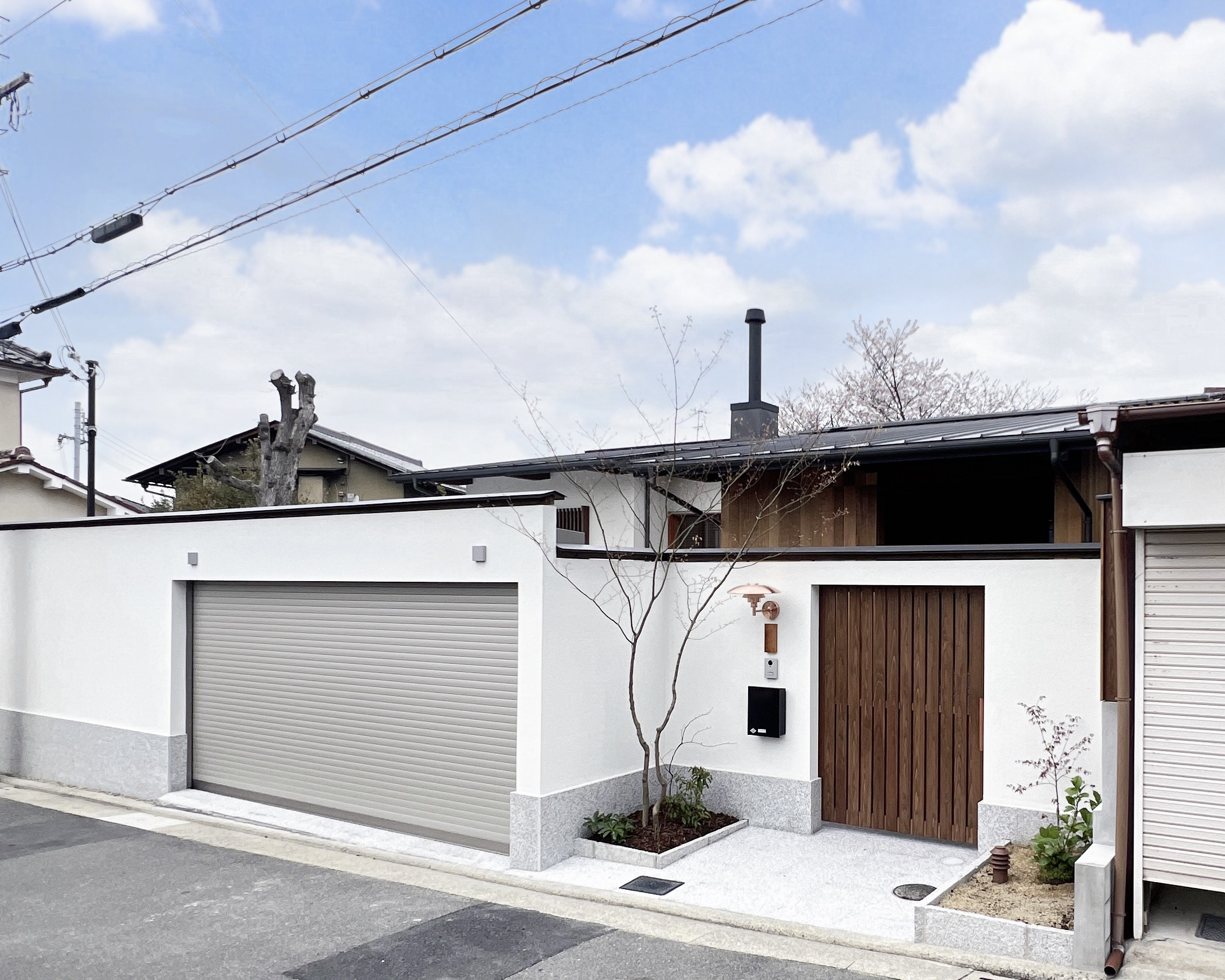 桜を望む平屋の家