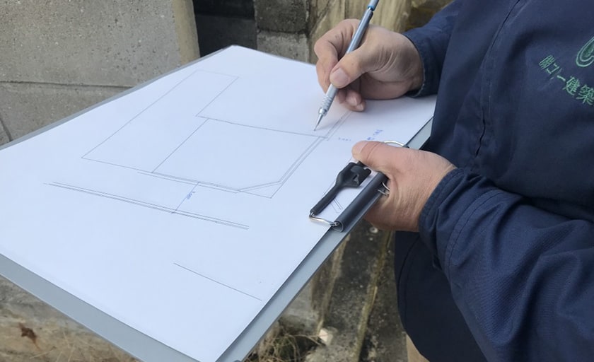 周辺環境や隣接建物配置を確認
